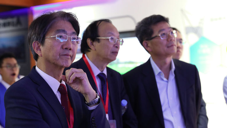 [新华网]院士企业行：两位院士到访利博官网股份